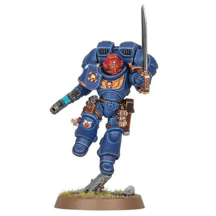 Sergent Intercessor avec réacteur dorsal et épée énergétique
